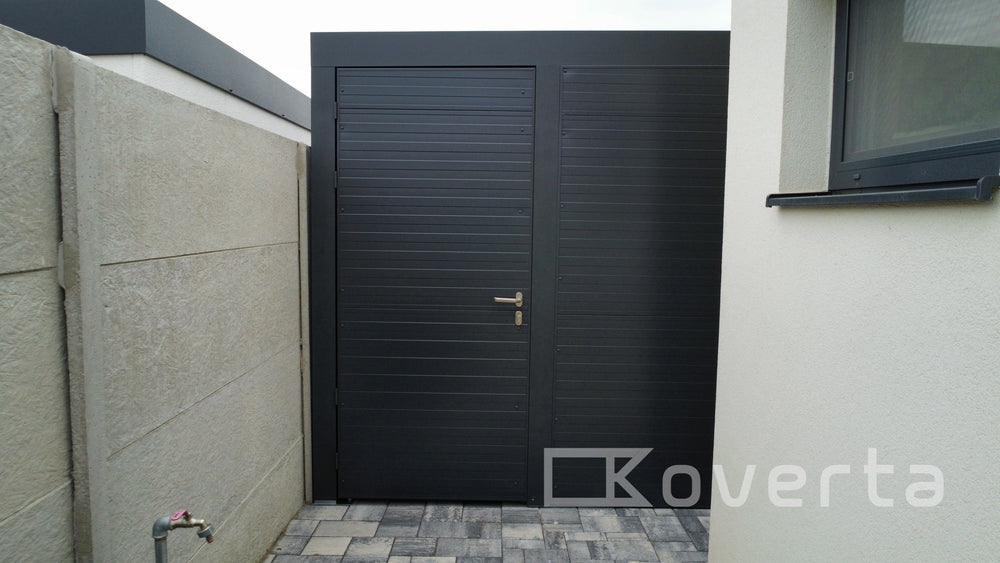 Hliníkový carport Soltec so zvodom vedeným pri stĺpe