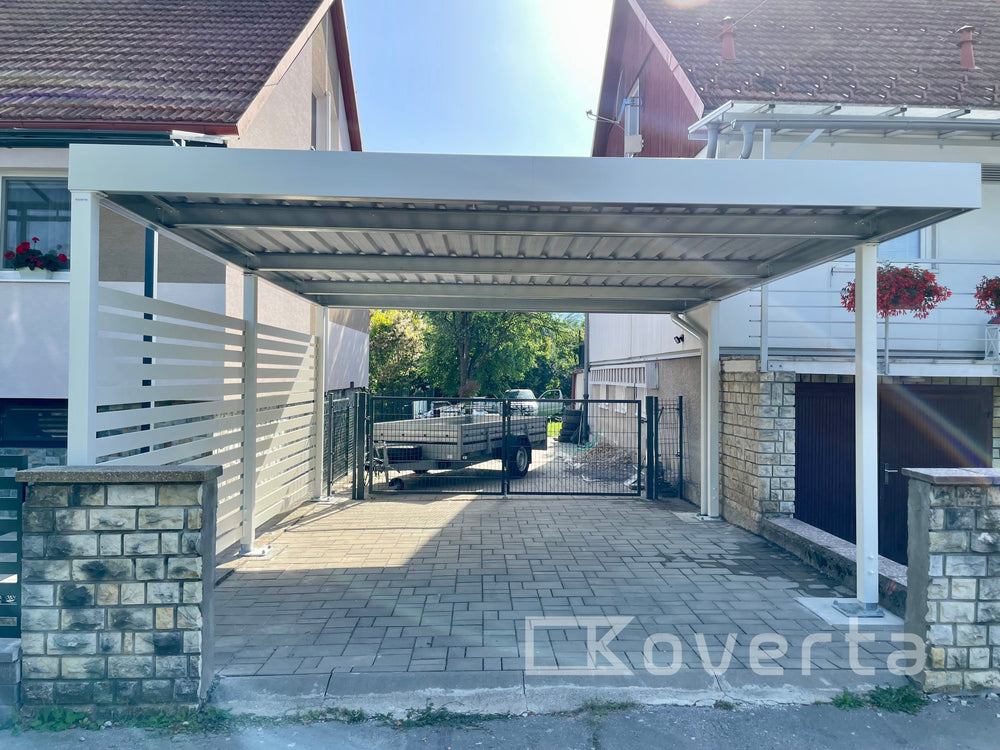 Prístrešok pre auto Koverta napojený na fasádu domu