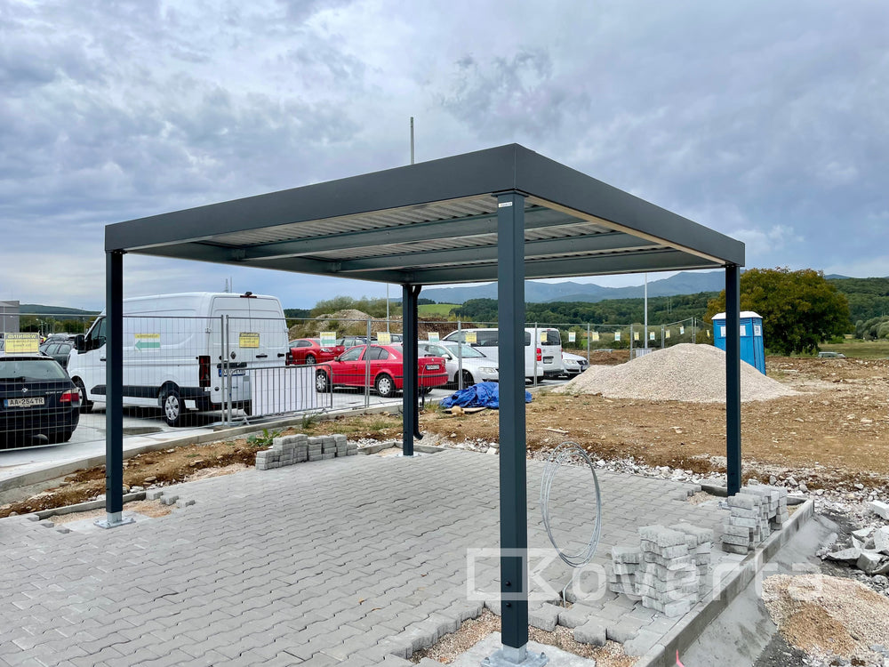 Prístrešok Koverta na dláždenom dvore