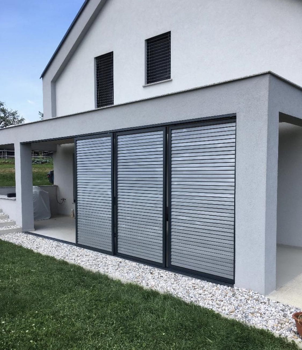 Tienenie Soltec s drevenými posuvnými panelmi