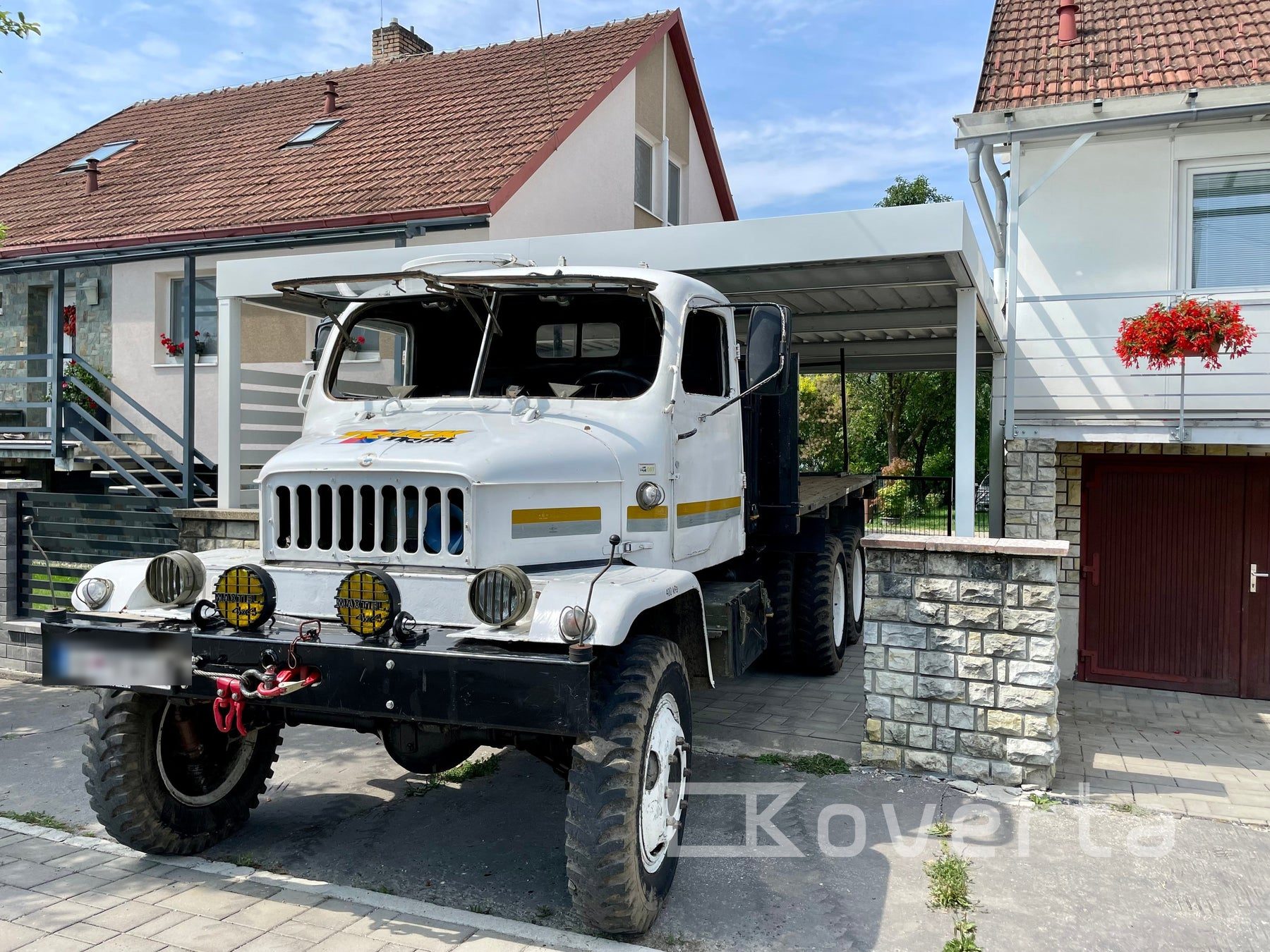 Prístrešok pre auto Koverta so zvodom vedeným pri stĺpe