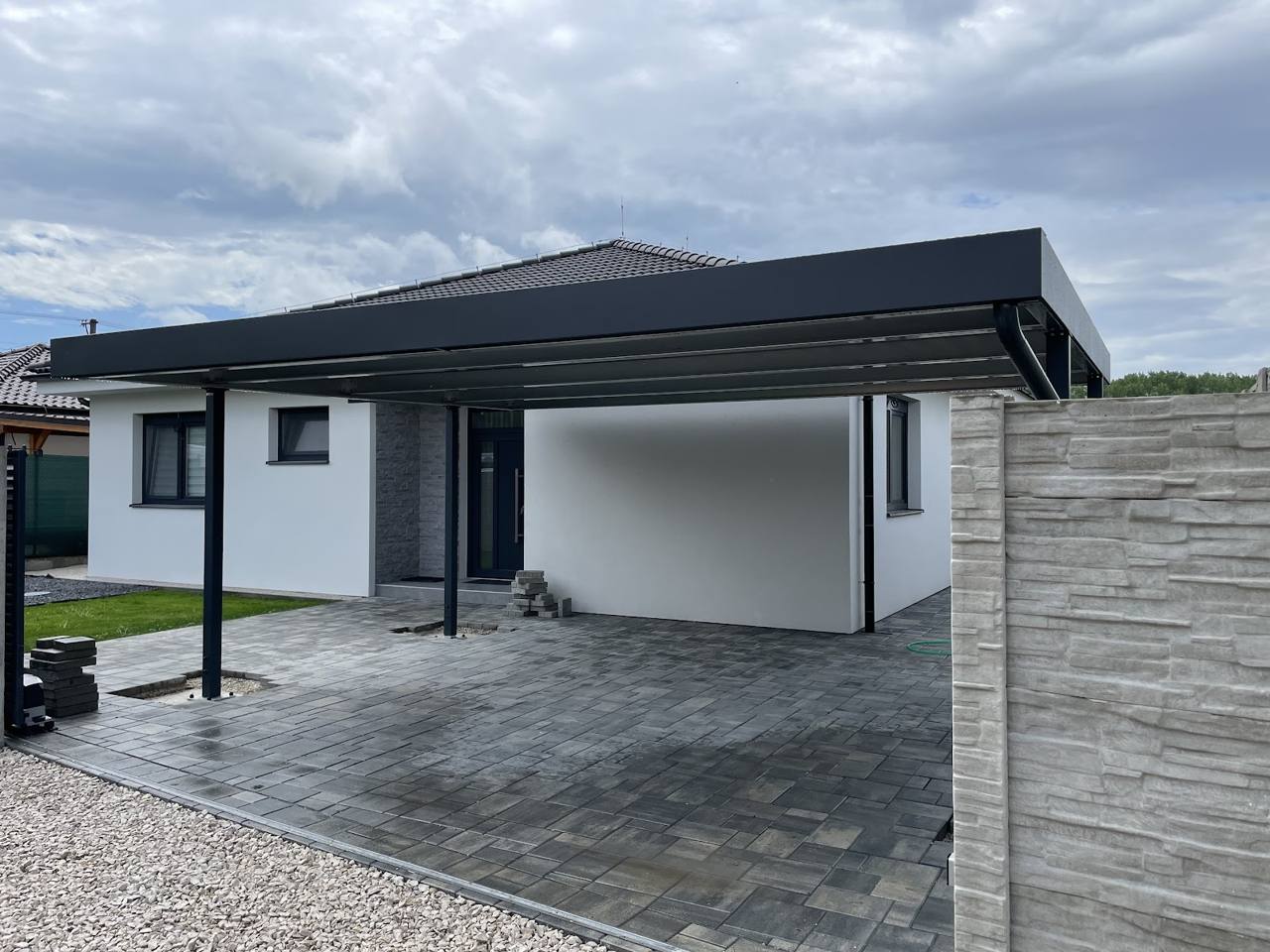 Realizácia Koverta – Bašovce, Prístrešok 6,2 × 5,2 m