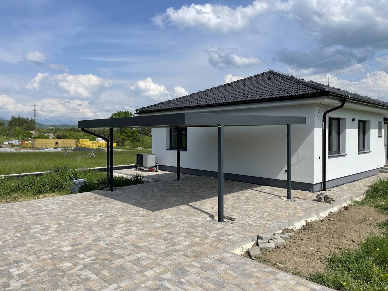 Realizácia Koverta – Martinček, Prístrešok 5,6 × 5,6 m