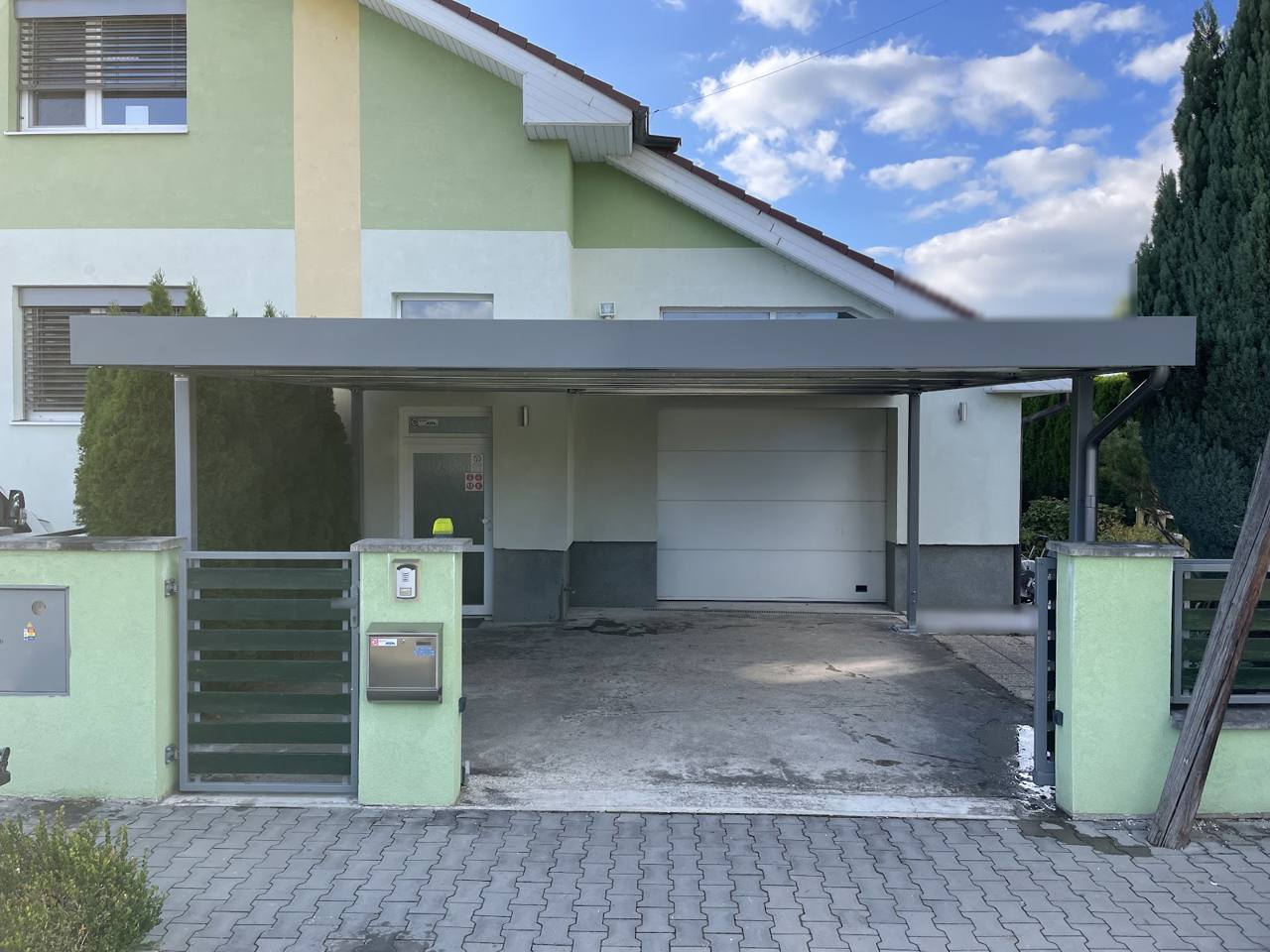 Realizácia Koverta – Nové Mesto nad Váhom, Prístrešok 3,2 × 6 m, RAL 7005