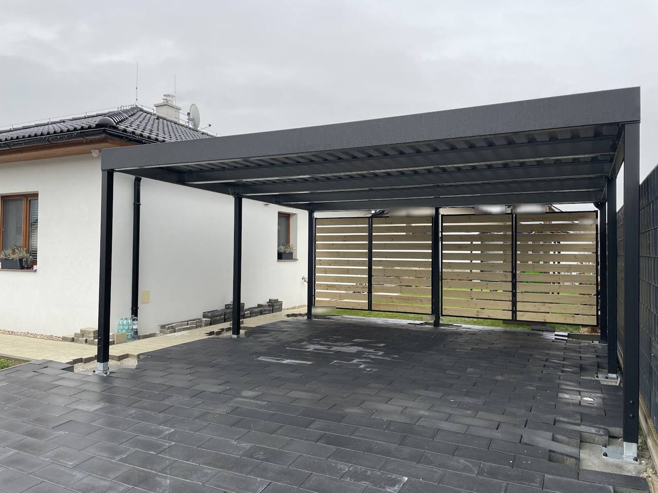 Realizácia Koverta – Svederník, Prístrešok 5,8 × 5,6 m